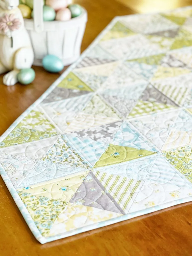 Cottage Diamonds Table Runner – So Easy